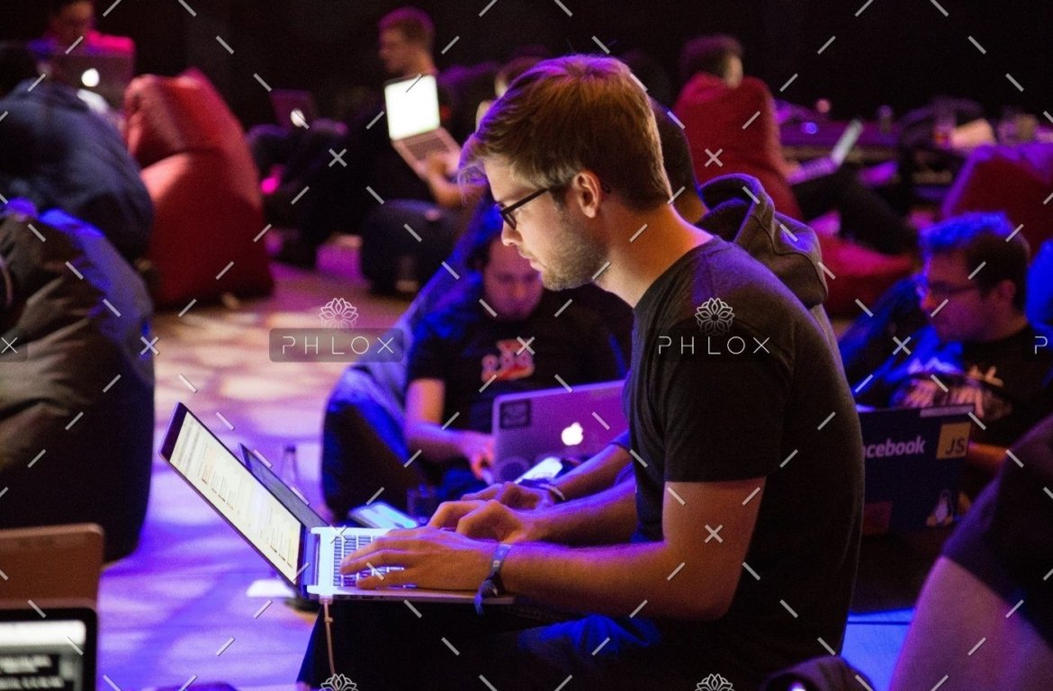 demo-attachment-438-alex-kotliarskyi-361099-unsplash